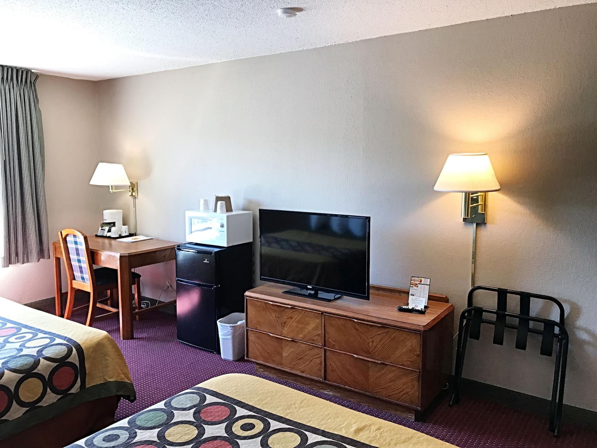 Super 8 By Wyndham Madison East Hotel Exterior foto