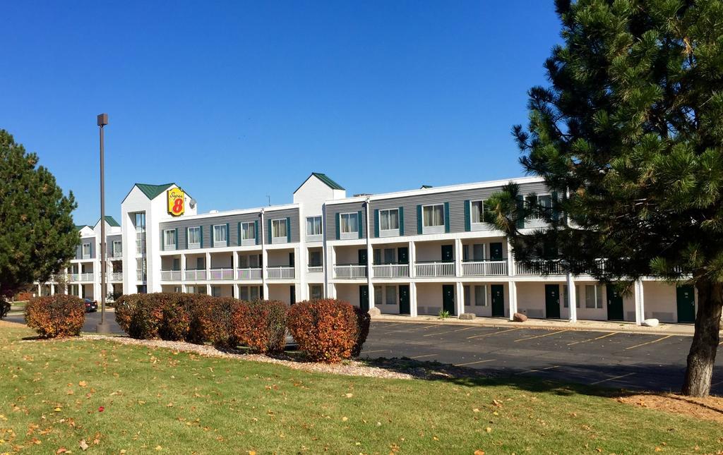 Super 8 By Wyndham Madison East Hotel Exterior foto