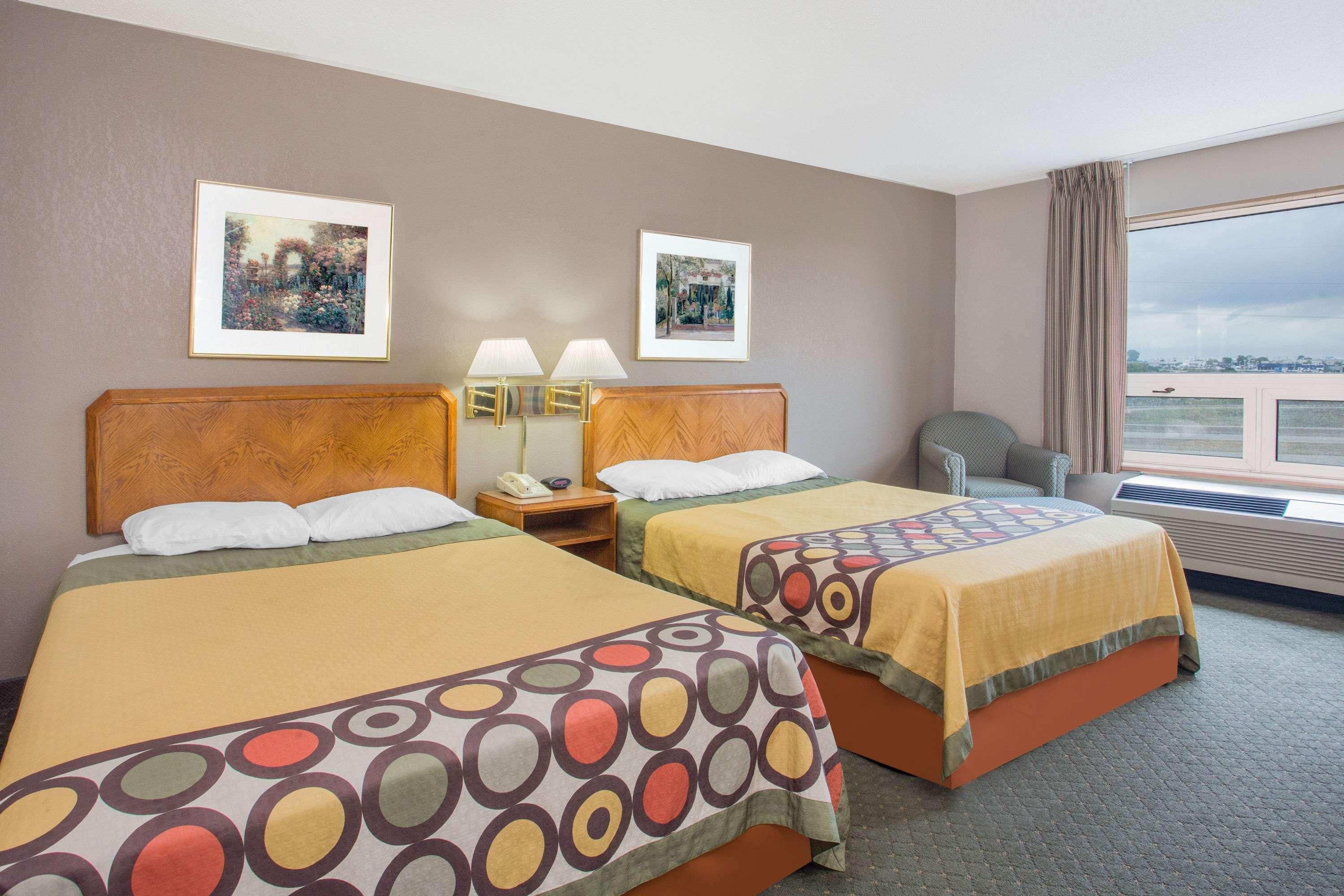 Super 8 By Wyndham Madison East Hotel Exterior foto