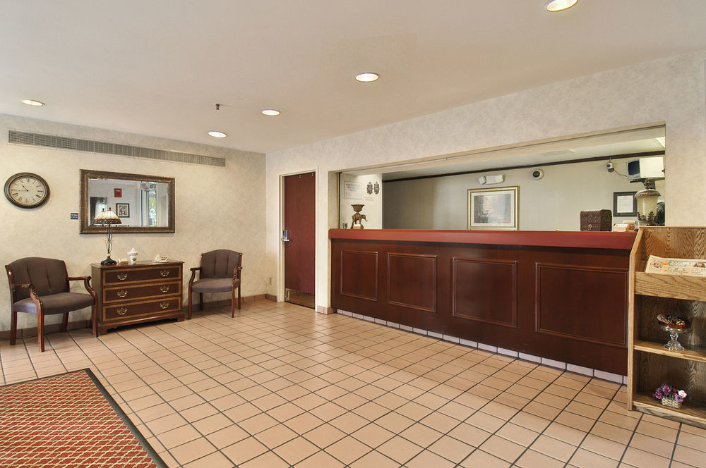 Super 8 By Wyndham Madison East Hotel Interior foto