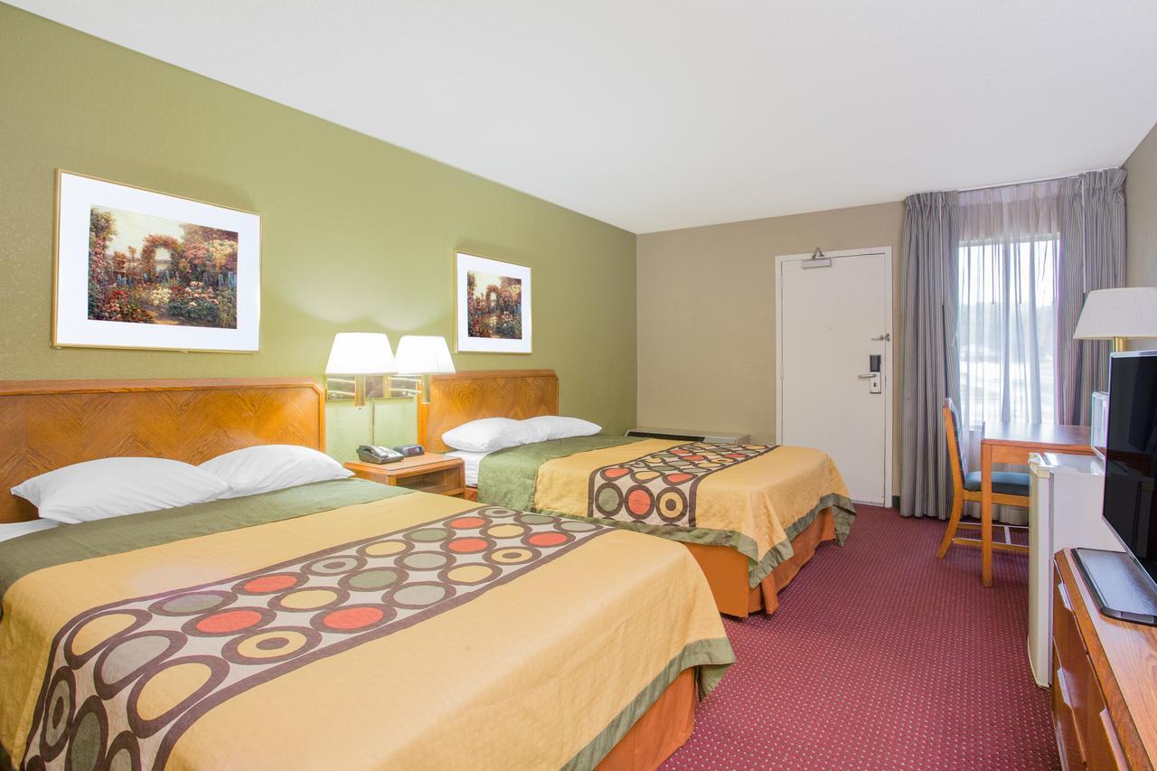 Super 8 By Wyndham Madison East Hotel Exterior foto