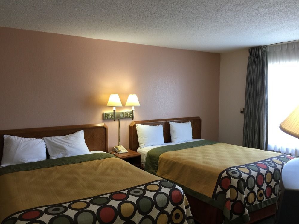 Super 8 By Wyndham Madison East Hotel Exterior foto