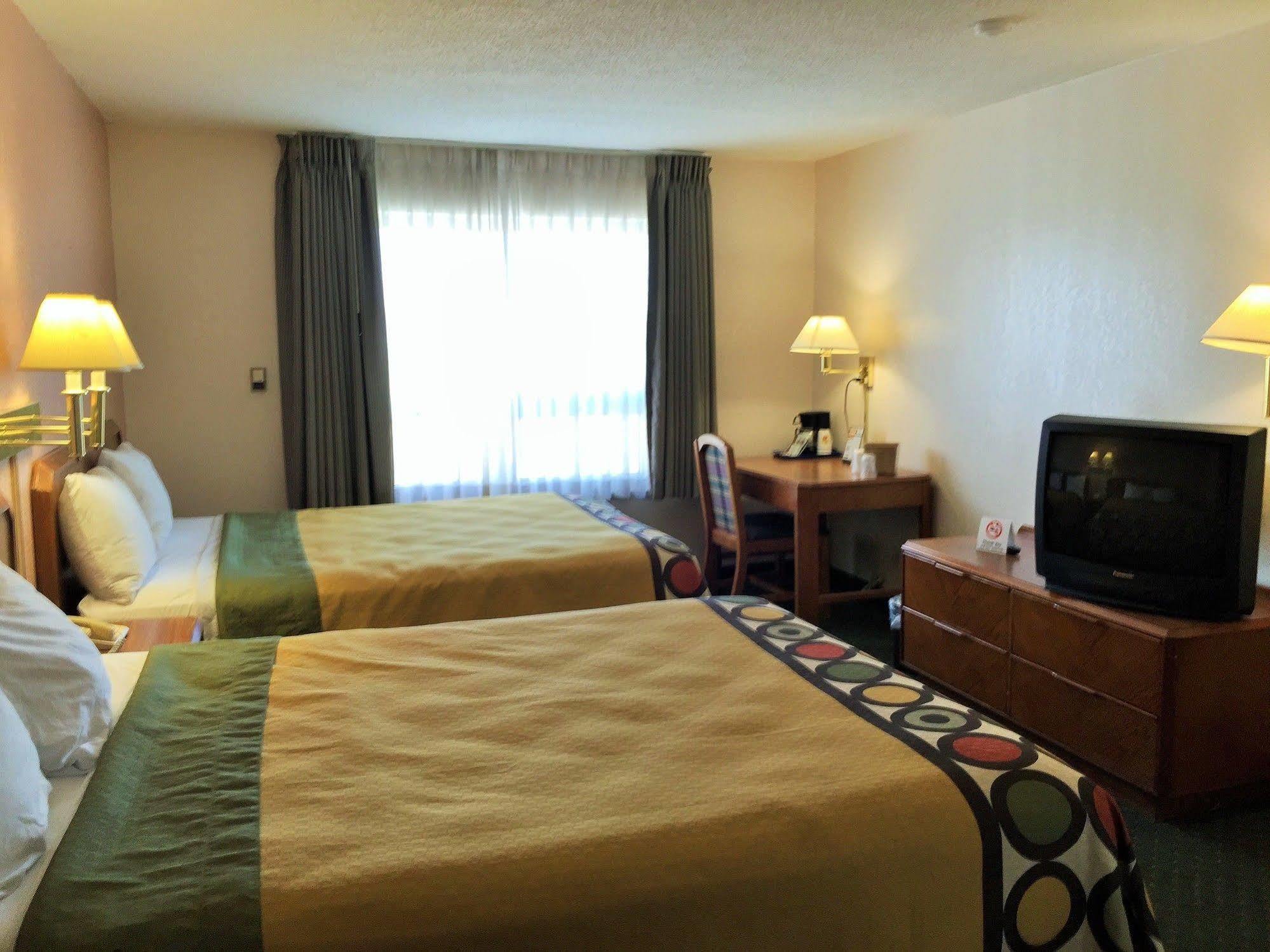 Super 8 By Wyndham Madison East Hotel Exterior foto